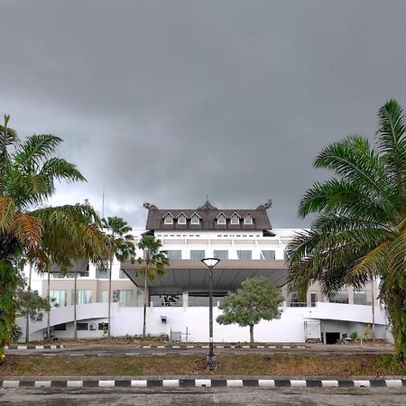Horison Ultima Bandara Balikpapan Hotel Sepinggang Kecil Bagian luar foto