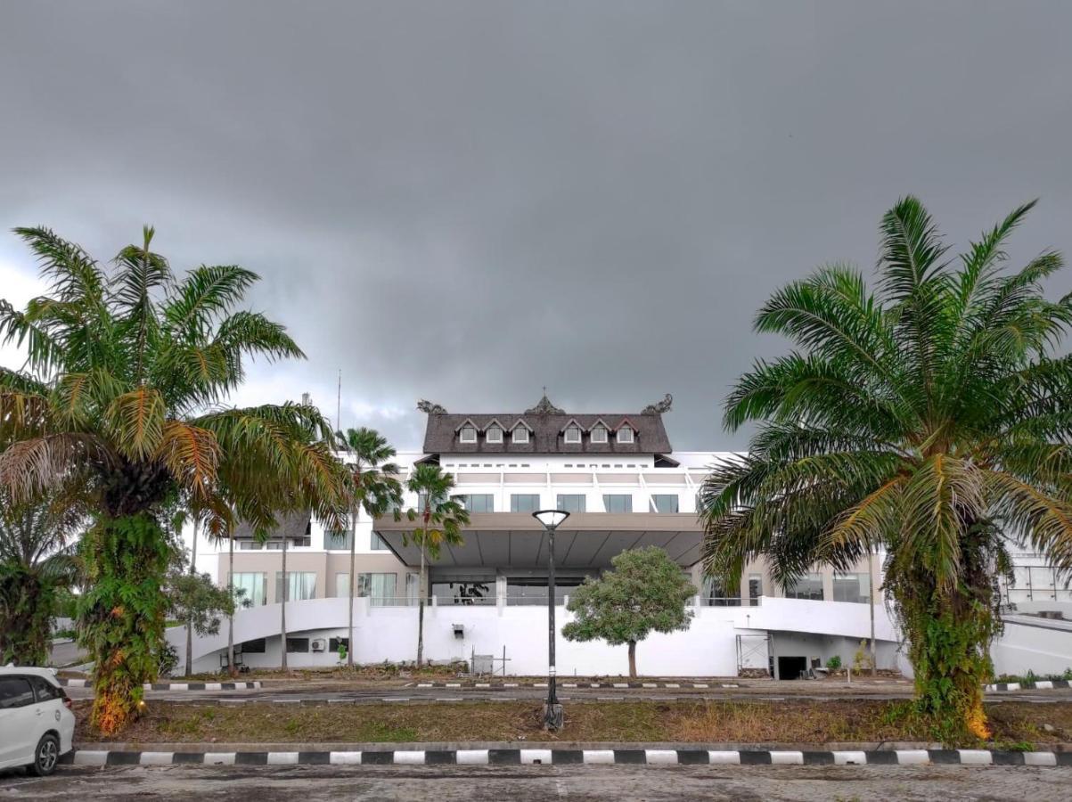 Horison Ultima Bandara Balikpapan Hotel Sepinggang Kecil Bagian luar foto